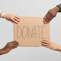 volunteers-holding-box-containing-donations-charity